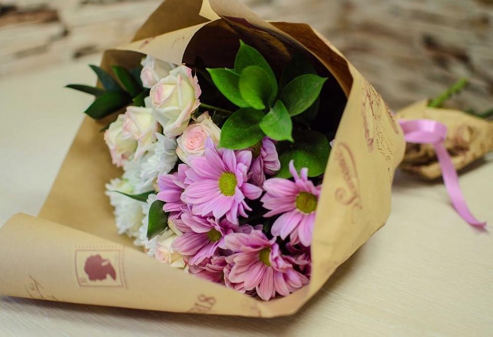 Букет цветов из: Розы и Хризантемы в Пурпе