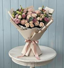 Букет цветов из:  Розы и Лизиантусы в Пурпе