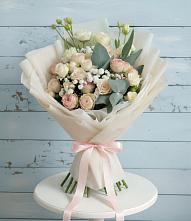 Букет цветов из:  Розы и Лизиантусы в Пурпе