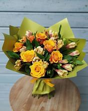 Букет цветов из:  Альстромерии и Розы в Пурпе