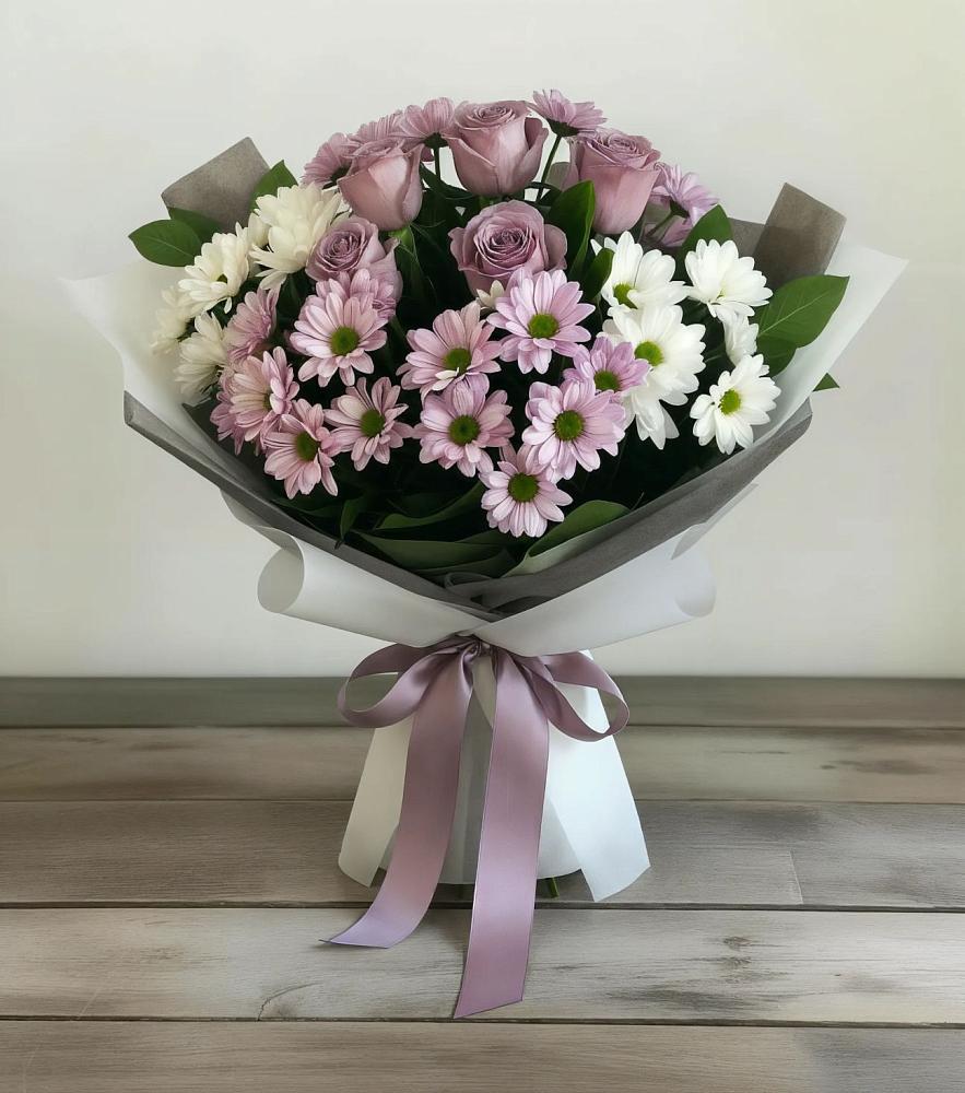 Букет цветов из: Хризантемы и Розы в Пурпе