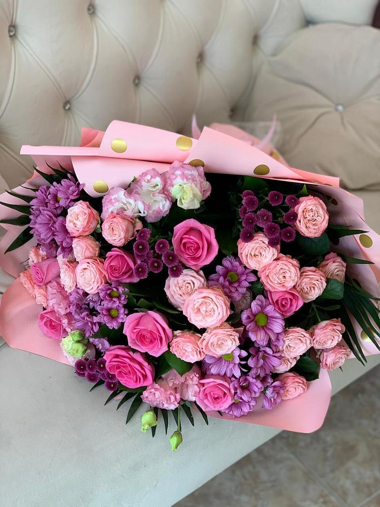 Букет цветов из: Хризантемы, Розы и Лизиантусы в Пурпе