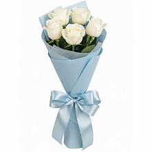 Букет 5 Белых роз Проуд в Пурпе