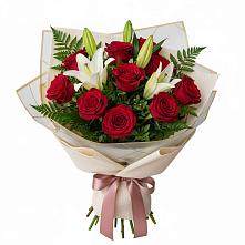 Букет цветов из:  Лилии и Розы в Пурпе