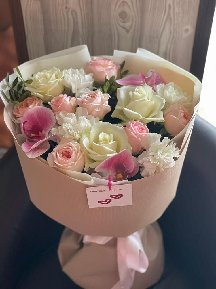 Букет цветов из: Орхидеи, Розы и Гвоздики в Пурпе