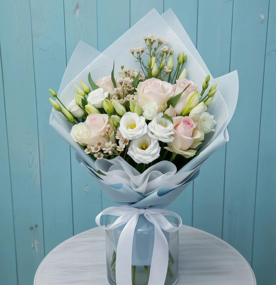 Букет цветов из: Розы и Лизиантусы в Пурпе