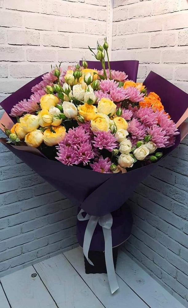 Букет цветов из: Хризантемы и Розы в Пурпе