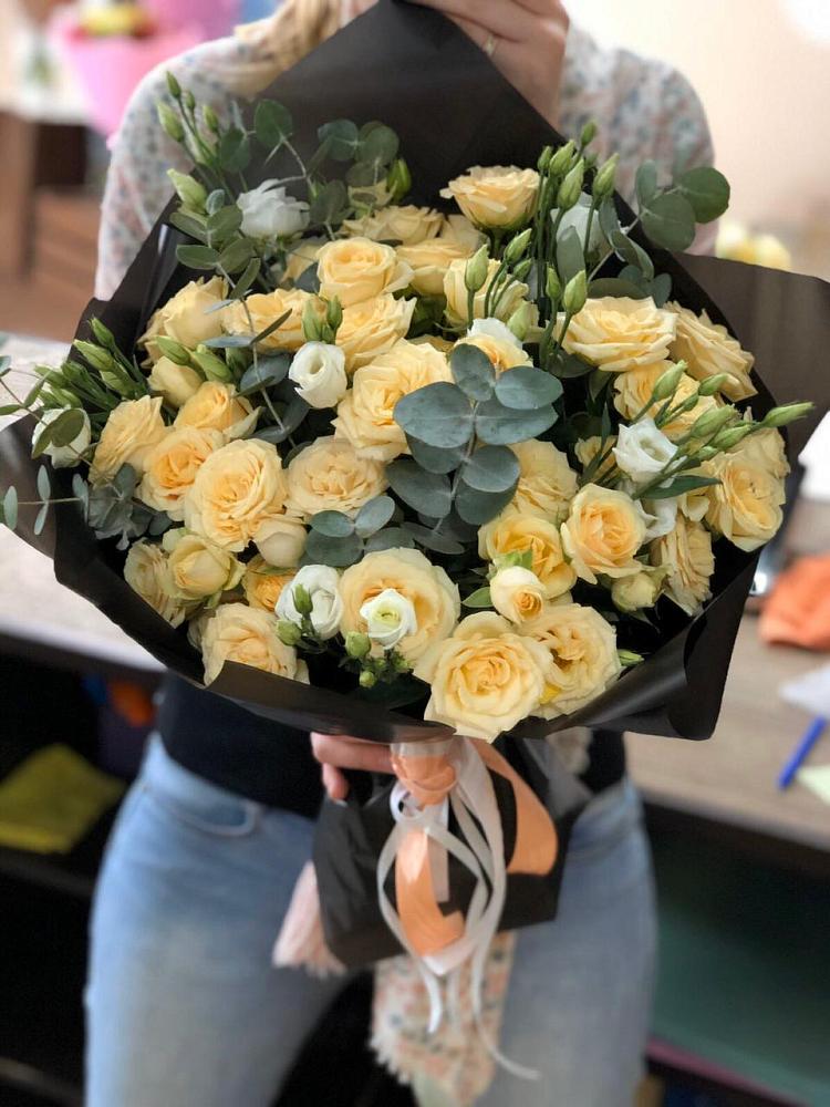 Букет цветов из: Розы и Лизиантусы в Пурпе