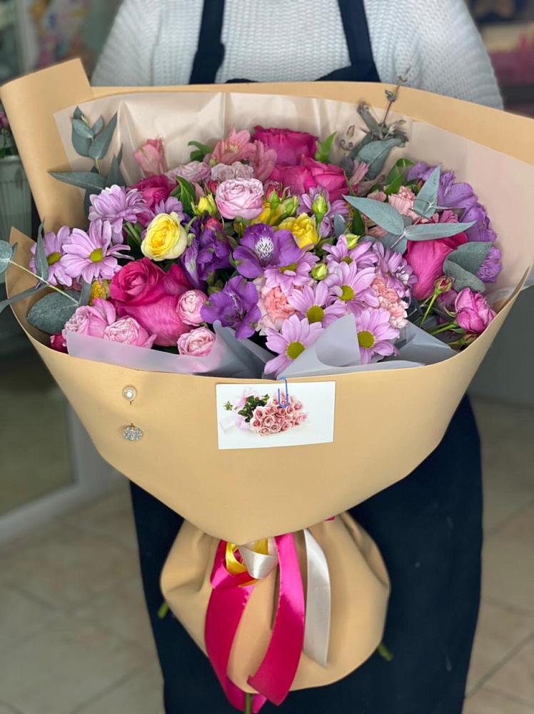 Букет цветов из: Хризантемы, Гвоздики и Альстромерии в Пурпе