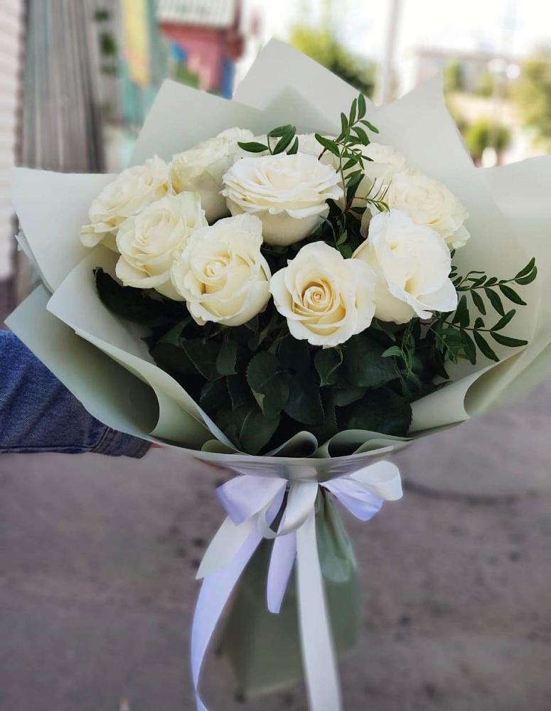 Букет Белые розы Проуд в Пурпе