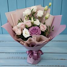 Букет цветов из:  Розы и Лизиантусы в Пурпе