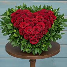 Цветочная композиция из Розы в виде сердца в Пурпе