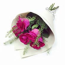 Букет цветов из:  Розы в Пурпе