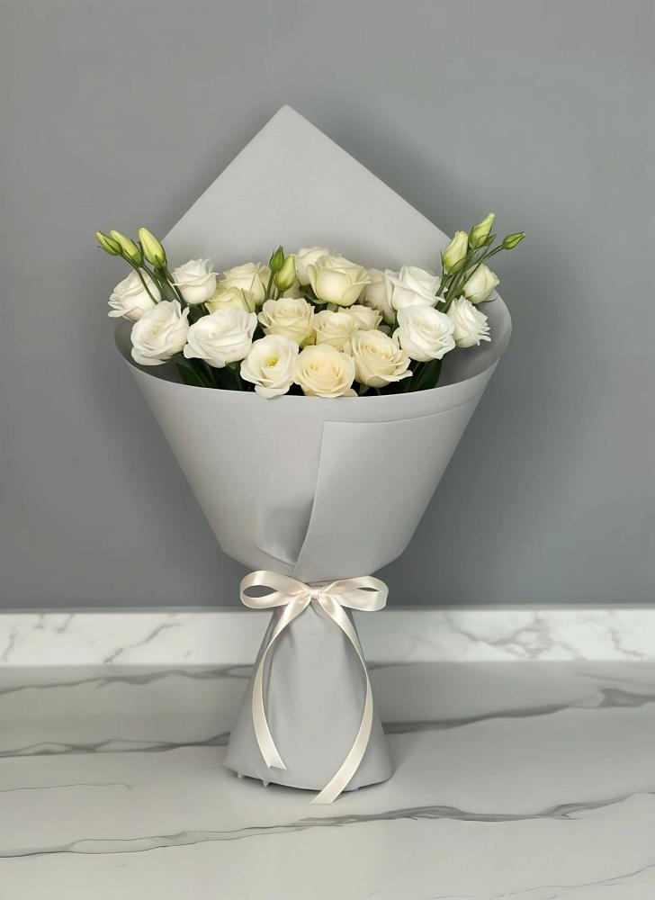 Букет цветов из: Розы и Лизиантусы в Пурпе