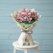 Букет цветов из:  Орхидеи и Розы в Пурпе