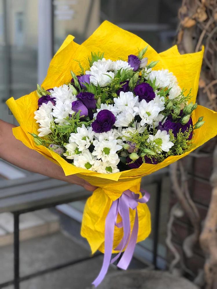 Букет цветов из: Ирисы, Хризантемы и Ромашки в Пурпе