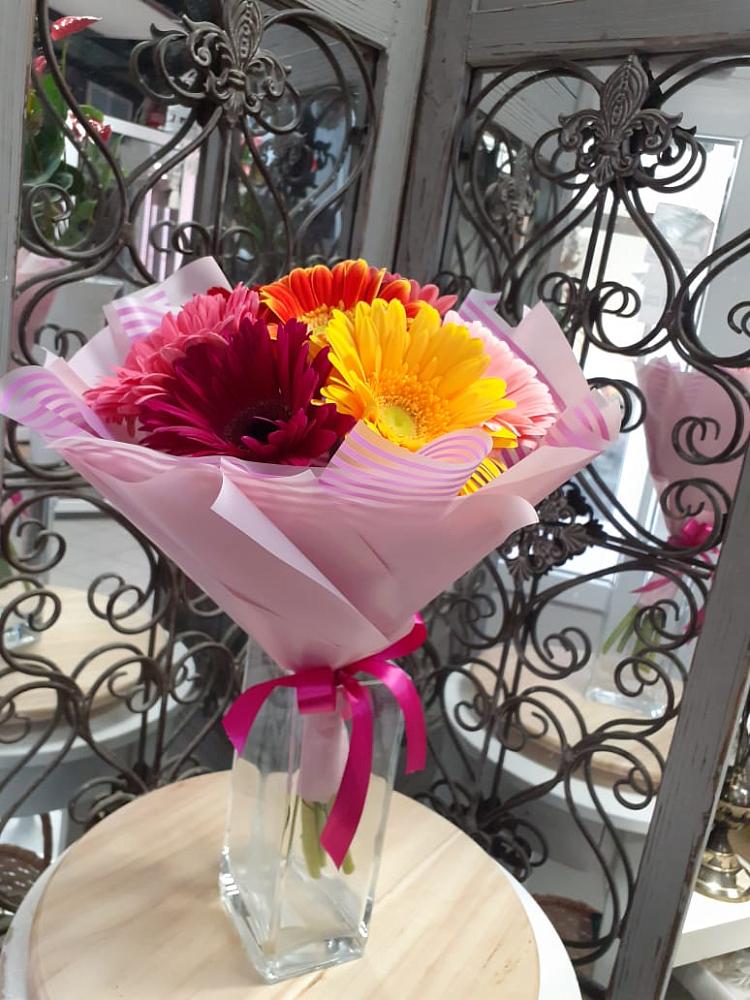 Букет цветов из: Герберы в Пурпе