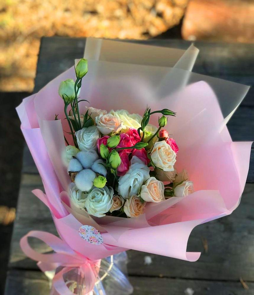 Букет цветов из: Розы и Лизиантусы в Пурпе