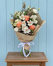 Букет цветов из:  Альстромерии, Лизиантусы, Розы и Хризантемы #REPLACE_PRED# Пурпе