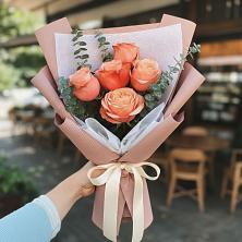 Букет цветов из:  Розы в Пурпе