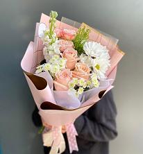 Букет цветов из:  Хризантемы и Розы в Пурпе