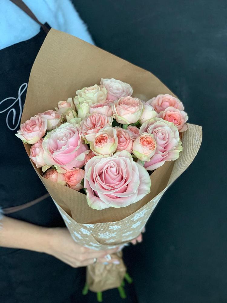 Букет цветов из: Хризантемы и Розы в Пурпе