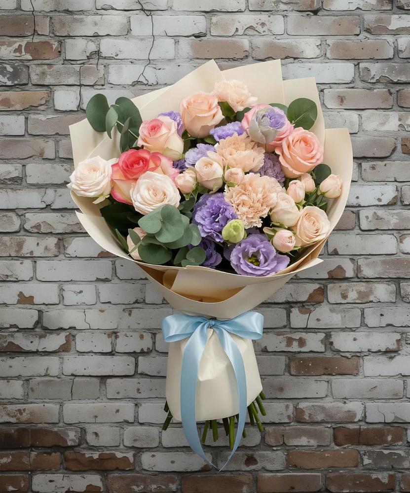 Букет цветов из: Розы, Лизиантусы и Гвоздики в Пурпе