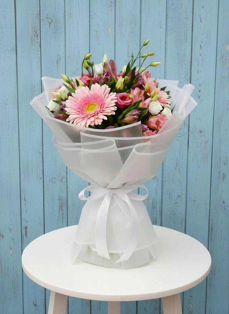 Букет цветов из: Герберы, Альстромерии и Лизиантусы в Пурпе