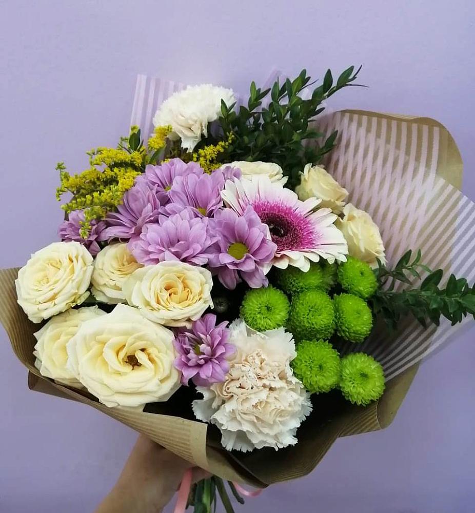 Букет цветов из: Хризантемы, Розы, Гвоздики и Герберы в Пурпе