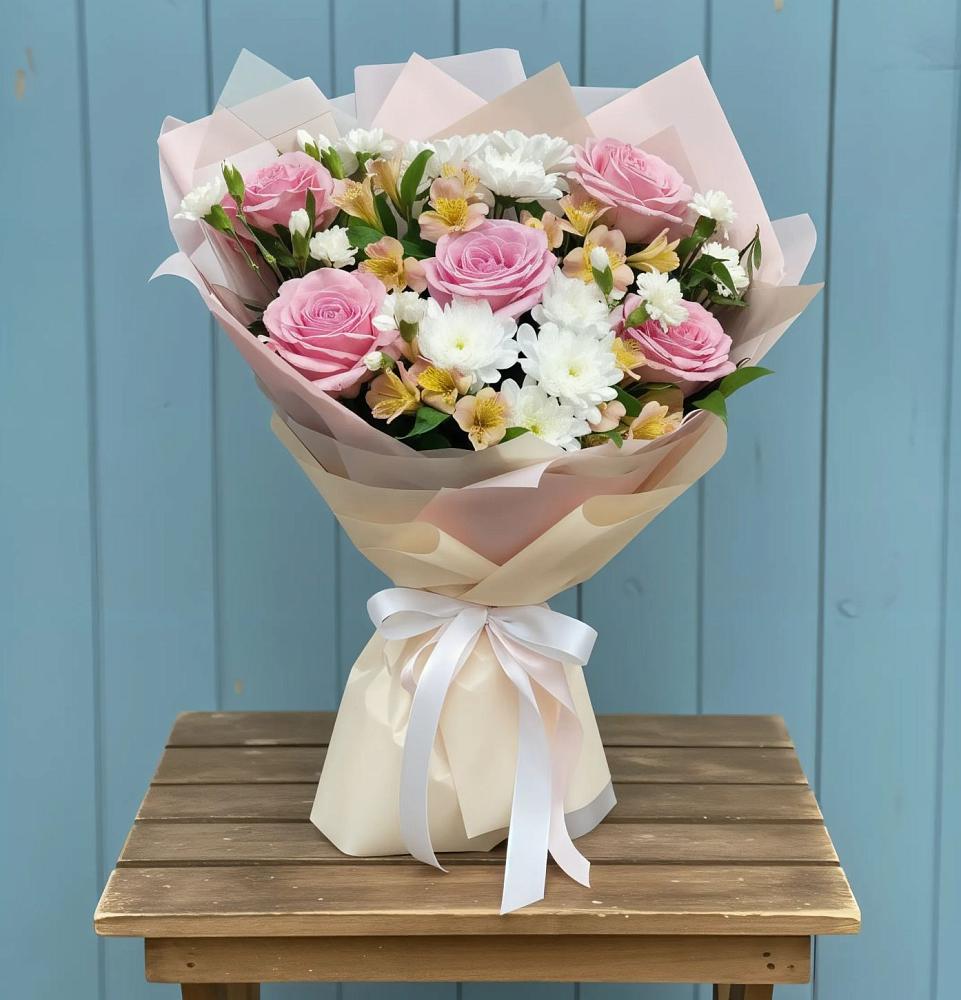 Букет цветов из: Гвоздики, Орхидеи и Розы в Пурпе