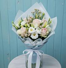 Букет цветов из:  Розы и Лизиантусы в Пурпе