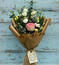 Букет цветов из:  Розы и Лизиантусы в Пурпе