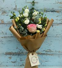 Букет цветов из:  Розы и Лизиантусы в Пурпе