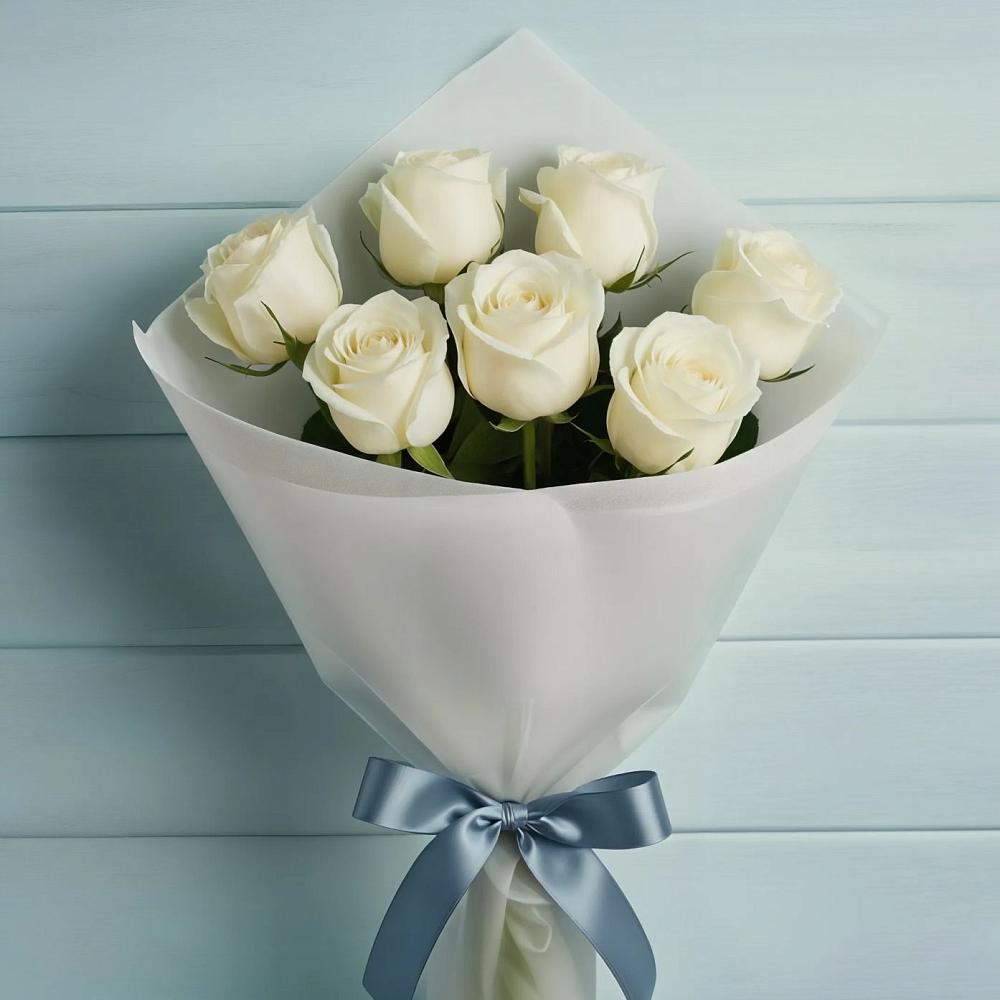 Букет 7 Белых роз Эдлесс Лав в Пурпе