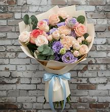 Букет цветов из:  Розы, Лизиантусы и Гвоздики в Пурпе