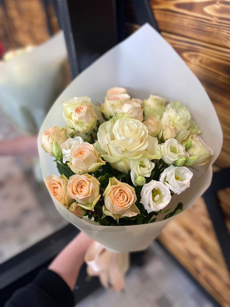 Букет цветов из: Розы и Лизиантусы в Пурпе