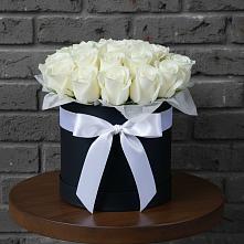 Цветочная композиция из Розы в шляпной коробке в Пурпе