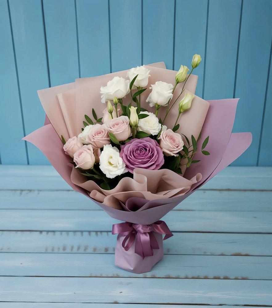 Букет цветов из: Розы и Лизиантусы в Пурпе