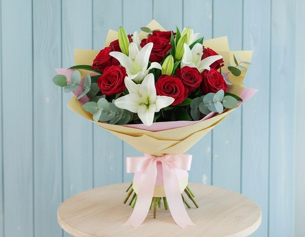 Букет цветов из: Лилии и Розы в Пурпе